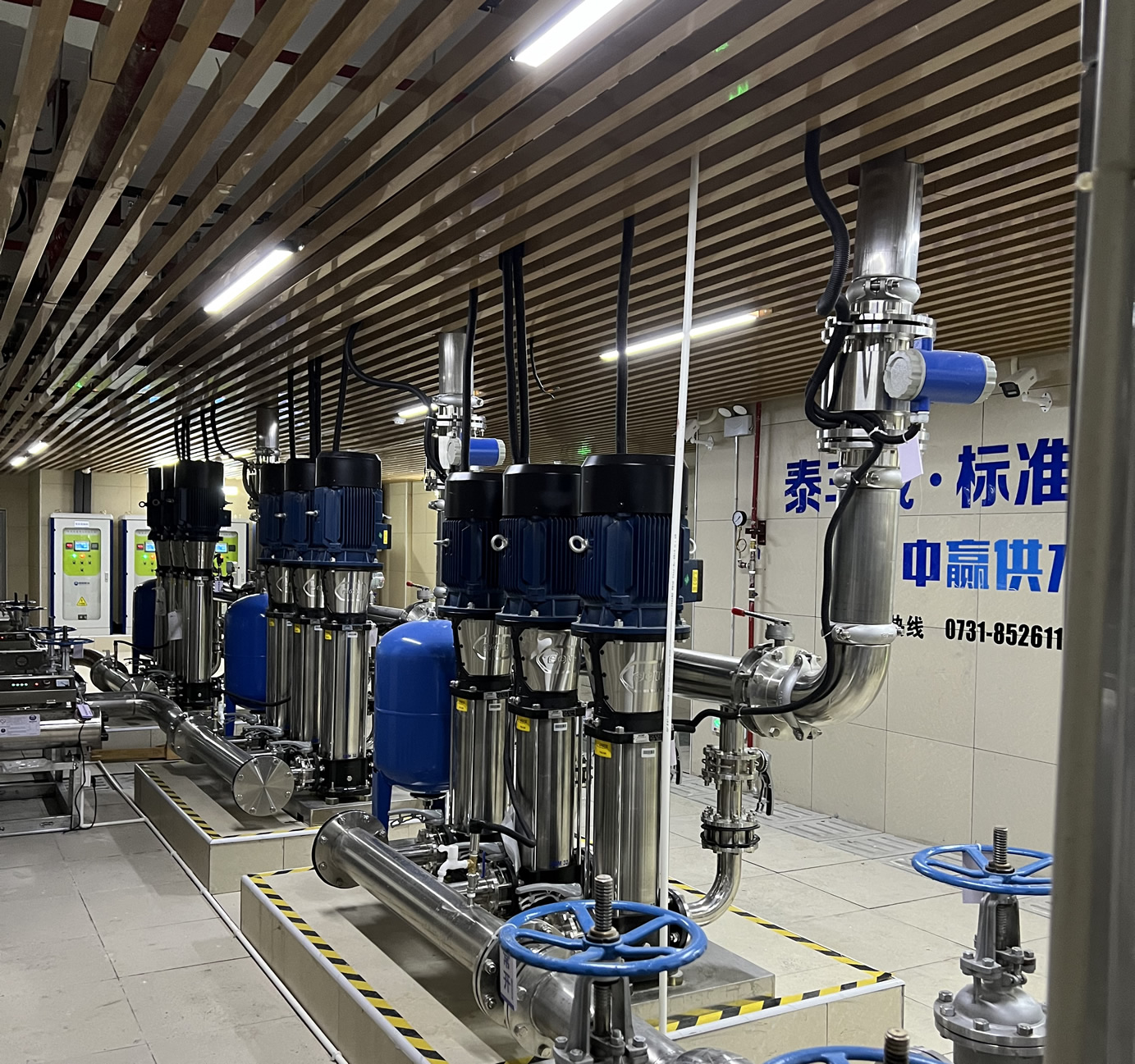 武漢二次供水設(shè)備廠(chǎng)家水泵房展示圖