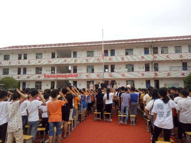 吉安安?？h城東學(xué)校18.5KW箱式無負(fù)壓供水設(shè)備一套